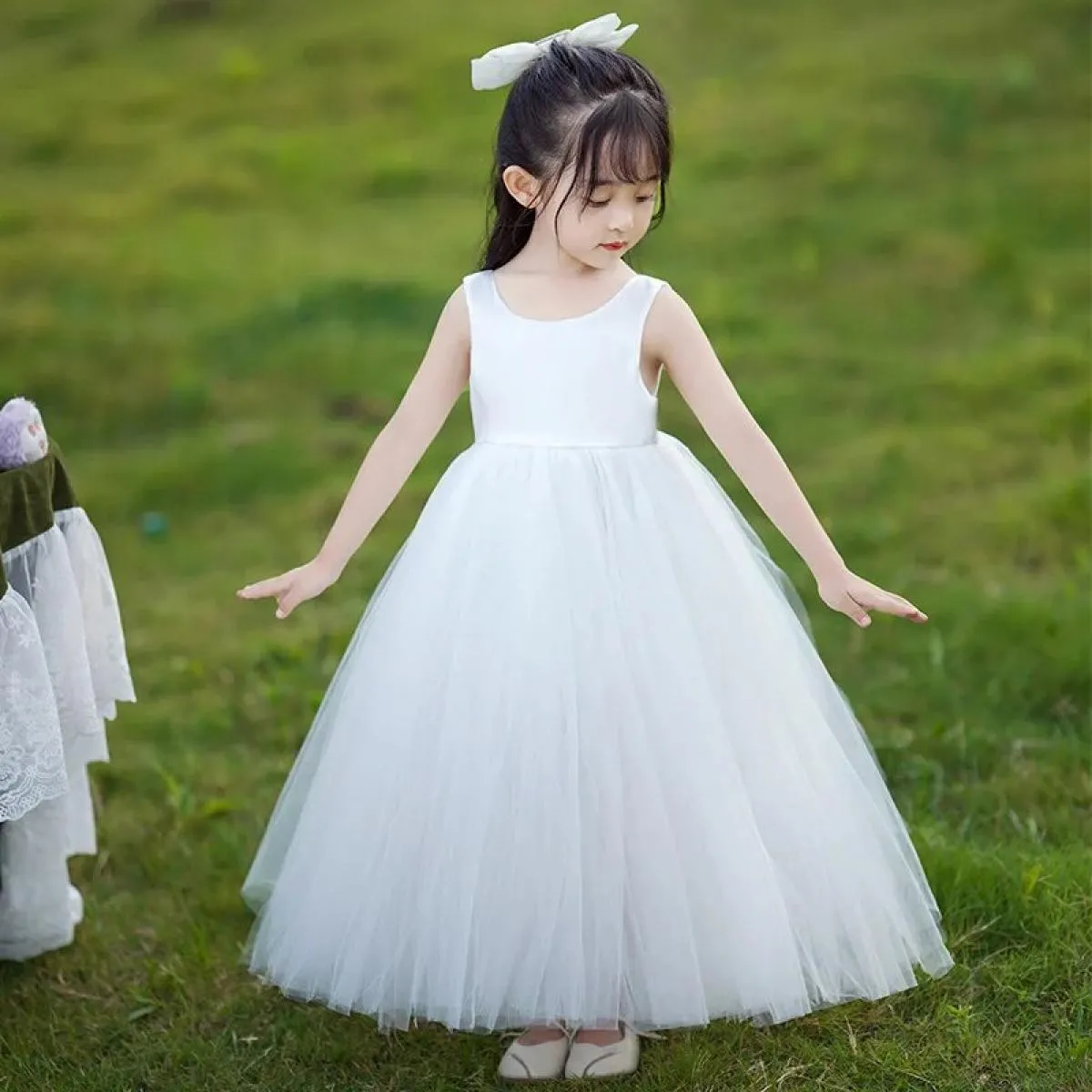 310 Years Old Children's Solid Color Dress Sleeveless Mesh Puffy Skirt Girls' Fashion Floor Sweeping Large Skirt Princes