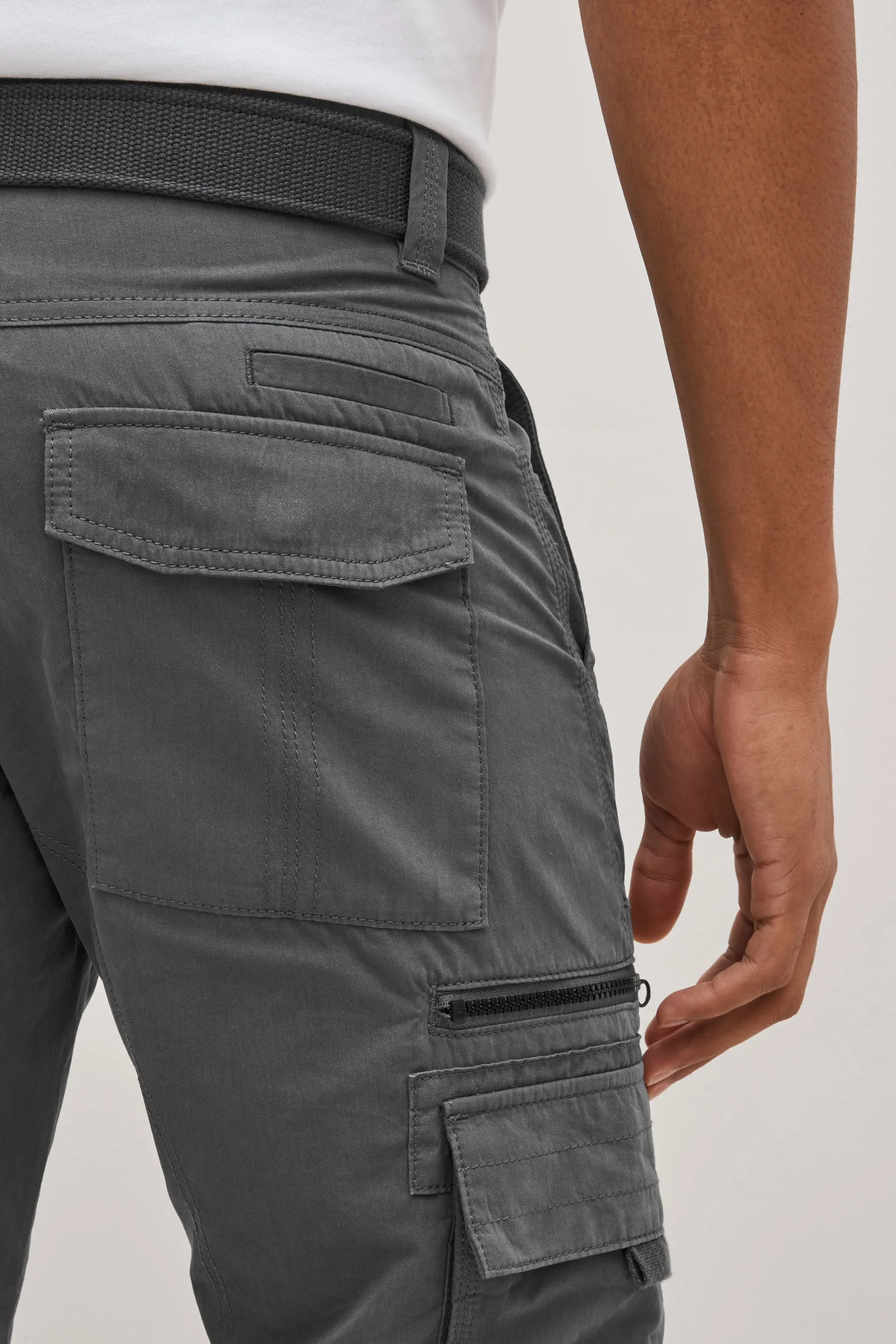 Pantaloni cargo tecnologici con cintura    