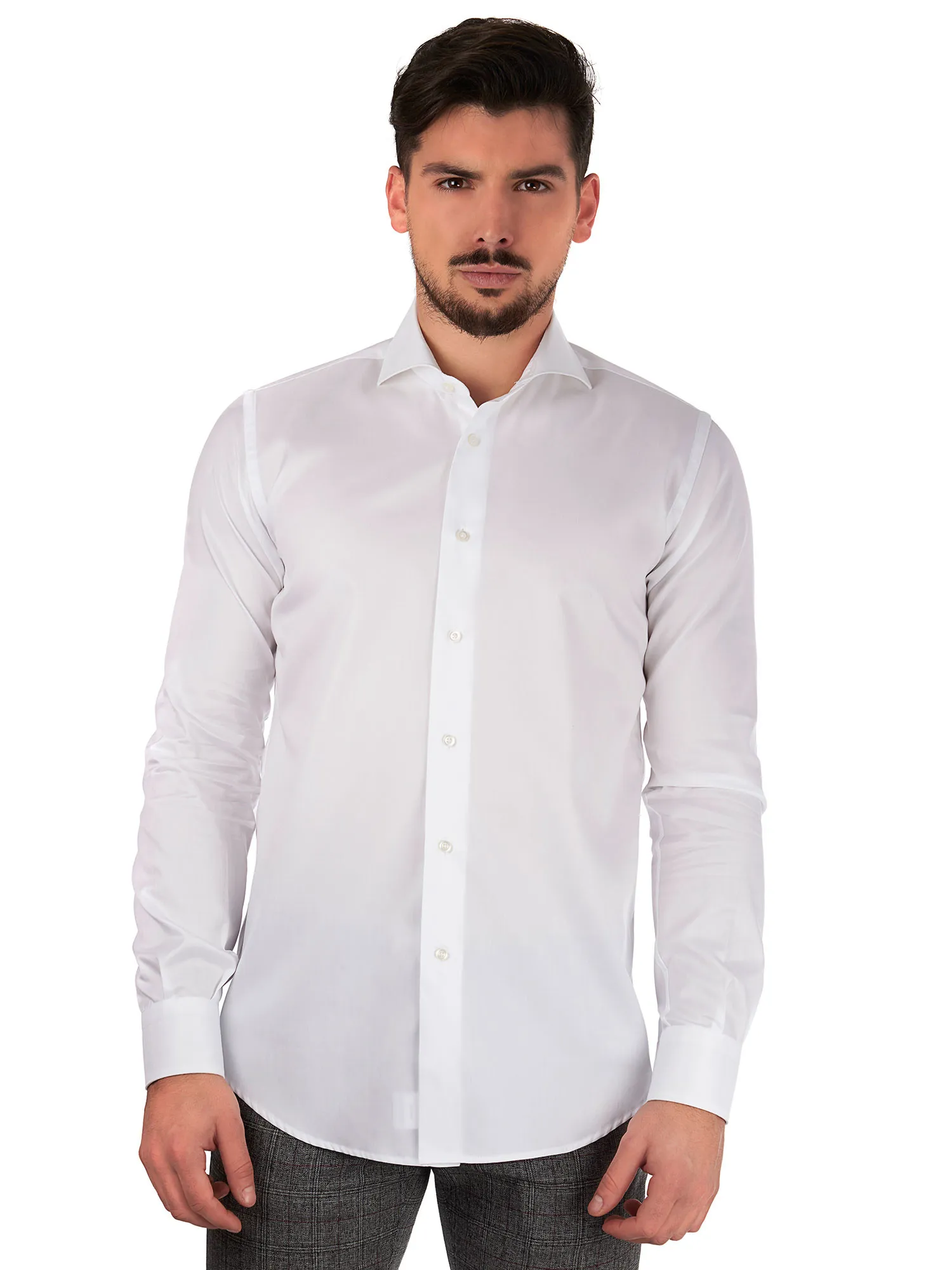 White twill shirt with english cutaway collar