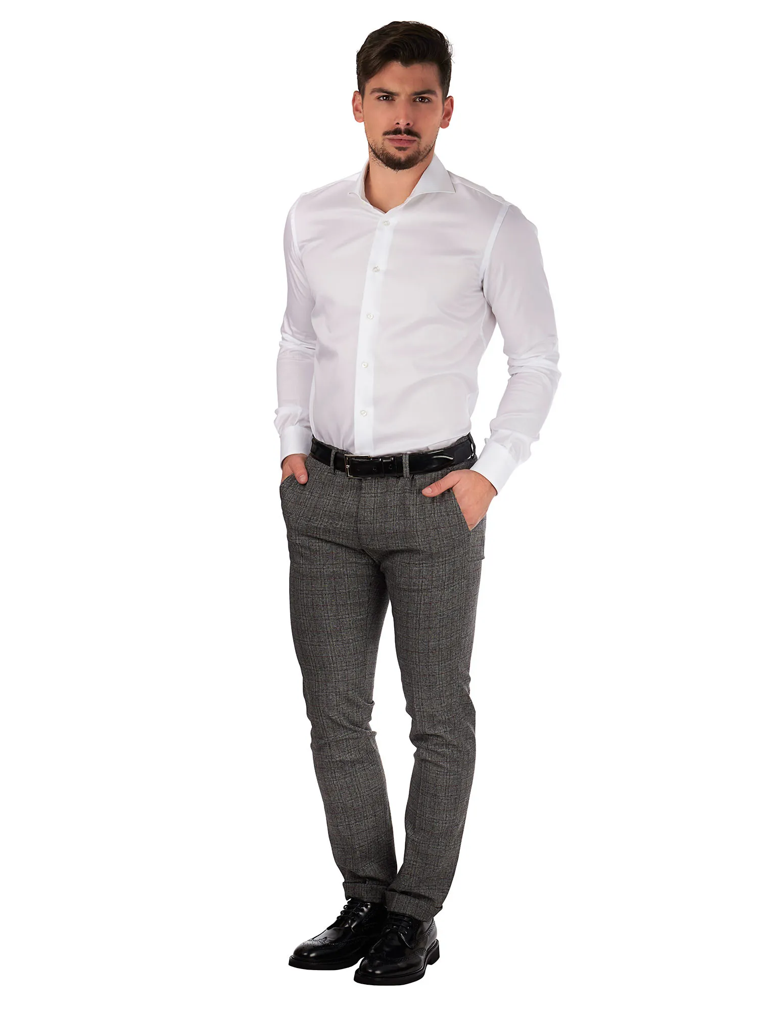 White twill shirt with english cutaway collar